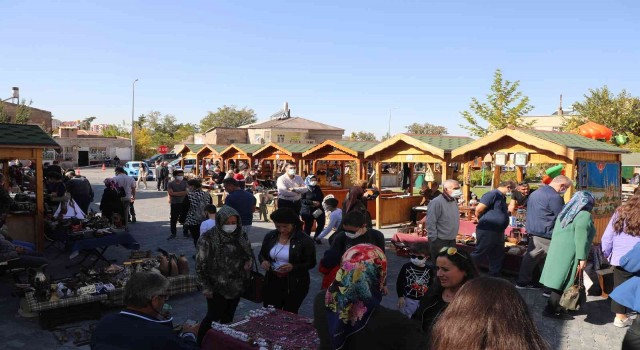 Talas Antika Pazarı Ramazanda da hız kesmeden devam ediyor