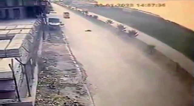 Sokak köpeğinden kaçarken minibüsün çarptığı çocuk hayatını kaybetti