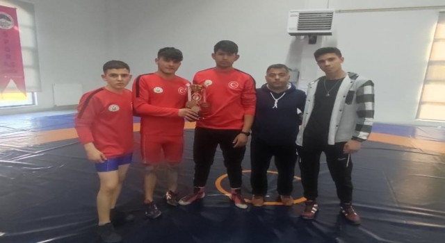 Tomarzalı pehlivanlar Türkiye güreş müsabakalarına katılmaya hak kazandı