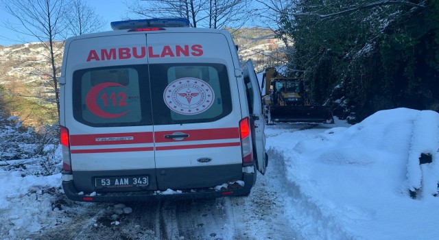 Rize İl Özel İdaresi ekipleri ambulans için seferber oldu