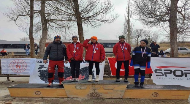 Hakkarili kayakçılar Erzurumda 26 madalya ile döndü