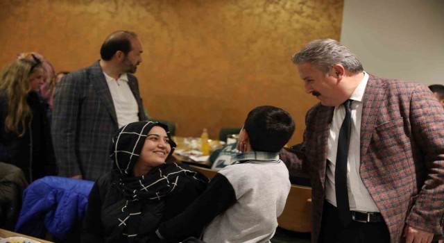 Başkan Palancıoğlu, yetim ve öksüz çocuklar ile iftar sofrasında buluştu