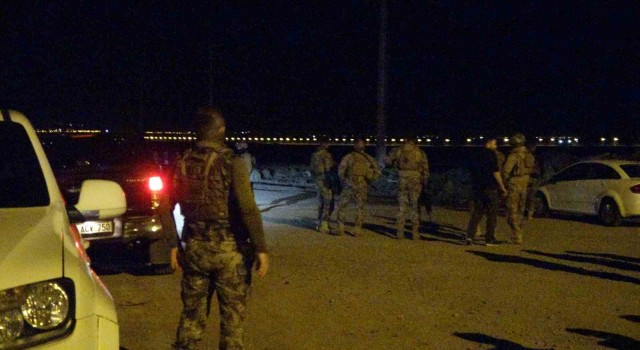 Diyarbakırda devriye gezen polis aracına silahlı saldırı: 2 gözaltı