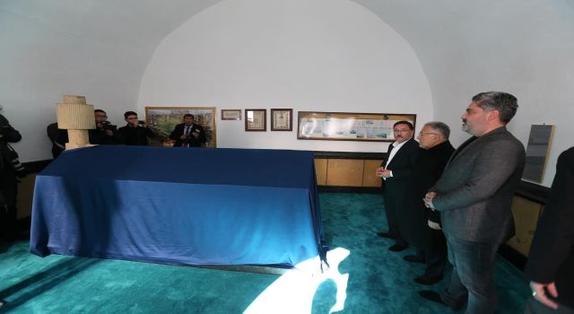 Vali Çiçek ve Başkan Büyükkılıç, Melik Mehmet Gazi'yi Kabri Başında Dualarla Andı