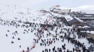 Erciyese ziyaretçi akını, hafta sonunda 85 bin kişi ziyaret etti