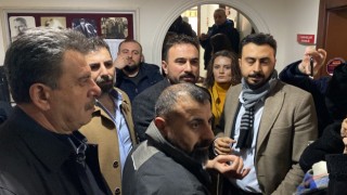 CHPde olaylı seçim: Parti üyeleri yeni seçilen başkanı istifaya davet etti