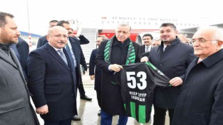 Cumhurbaşkanı Recep Tayyip Erdoğana Denizlispor forması hediye edildi