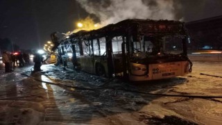 TEM Otoyolunda alev alev yanan İETT otobüsünde patlamalar meydana geldi