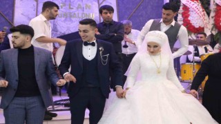 Terörün pençesinden kurtardığı oğluna düğün yaptı