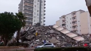 Adanada 11 bina yıkıldı, 10 kişi hayatını kaybetti