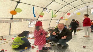 AK Partili Tin, Kahramanmaraşta çocukları yalnız bırakmadı