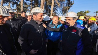 Bakan Dönmez, Kırıkhanda arama kurtarma faaliyetlerine destek veren madencileri ziyaret etti