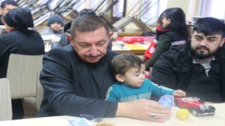 Başkan Vidinlioğlu, depremzede aileleri ziyaret etti