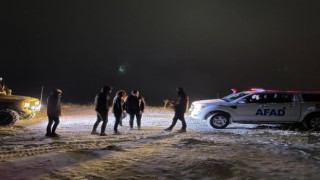 Erzincanda karda mahsur kalan 3 kişi kurtarıldı
