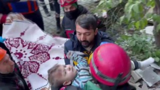 Hatay’da 79 saat sonra 2 yaşındaki Mehmet sağ kurtarıldı