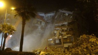 Hatayda arama-kurtarma çalışmaları tamamlanan binalar birer birer yıkılıyor