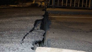 Hatayda deprem sonrası köprü 10 santimetre çökerek yoldan ayrıldı