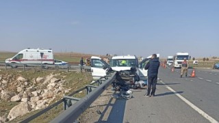 Mardinde kamyonet bariyerlere ok gibi saplandı: 2 ölü, 3 yaralı