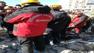 ŞAHKUT, Nurdağında 10 kişiyi enkazdan canlı çıkarttı