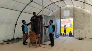 Yalova Belediyesi ekiplerinden çadır kurulumlarına destek