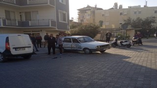 Antalyada hafif ticari araç ile otomobil çarpıştı: 3 yaralı