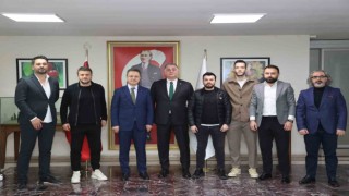 Giresunspor yönetiminden Vali Ünlüye ve Başkan Şenlikoğluna ziyaret