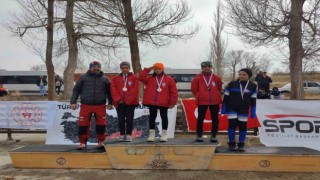 Hakkarili kayakçılar Erzurumda 26 madalya ile döndü
