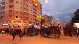 Mardinde kırmızı ışıkta bekleyen araca silahlı saldırı: 2 ölü, 1 yaralı