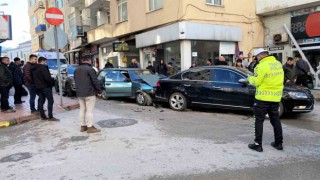 Sinopta 4 aracın karıştığı kazada 1 yaralı