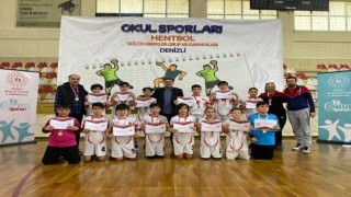 Gazipaşa Ortaokulu namağlup olarak Türkiye yarı finallerine yükseldi