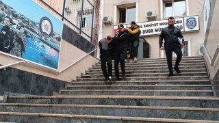 İstanbulda iki kuyumcudan 18 milyon değerinde takı çalan 4 hırsız yakalandı