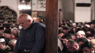 Kadir Gecesinde Bursalılar Ulu Camiye akın etti