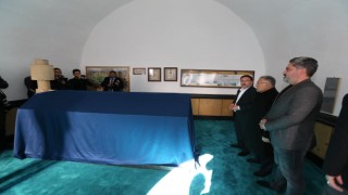 Vali Çiçek ve Başkan Büyükkılıç, Melik Mehmet Gazi'yi Kabri Başında Dualarla Andı
