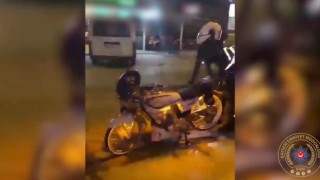 Vatandaşları rahatsız eden motosiklet sürücüleri yakalandı 