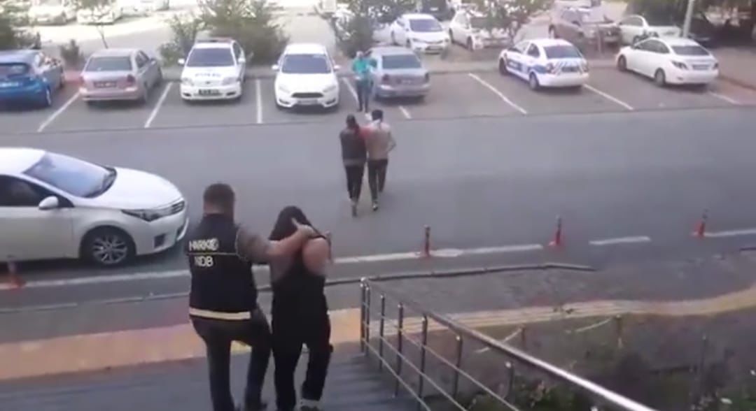 Uyuşturucu madde ticareti yapan 2 kişi yakalandı