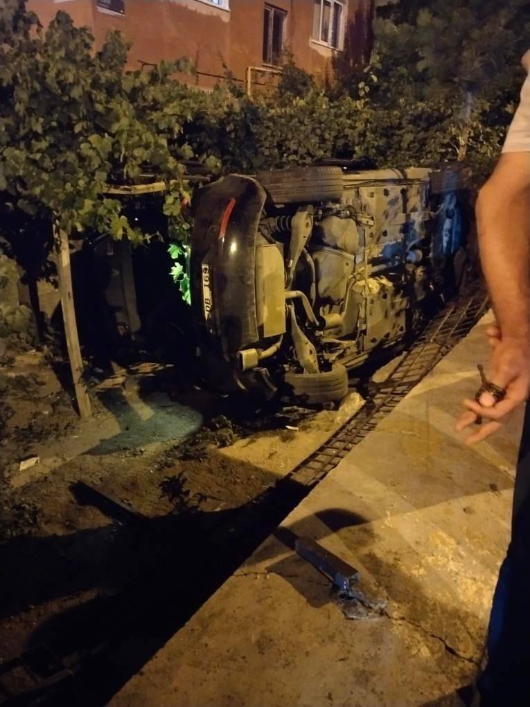 Kontrolden çıkan araç takla attı
