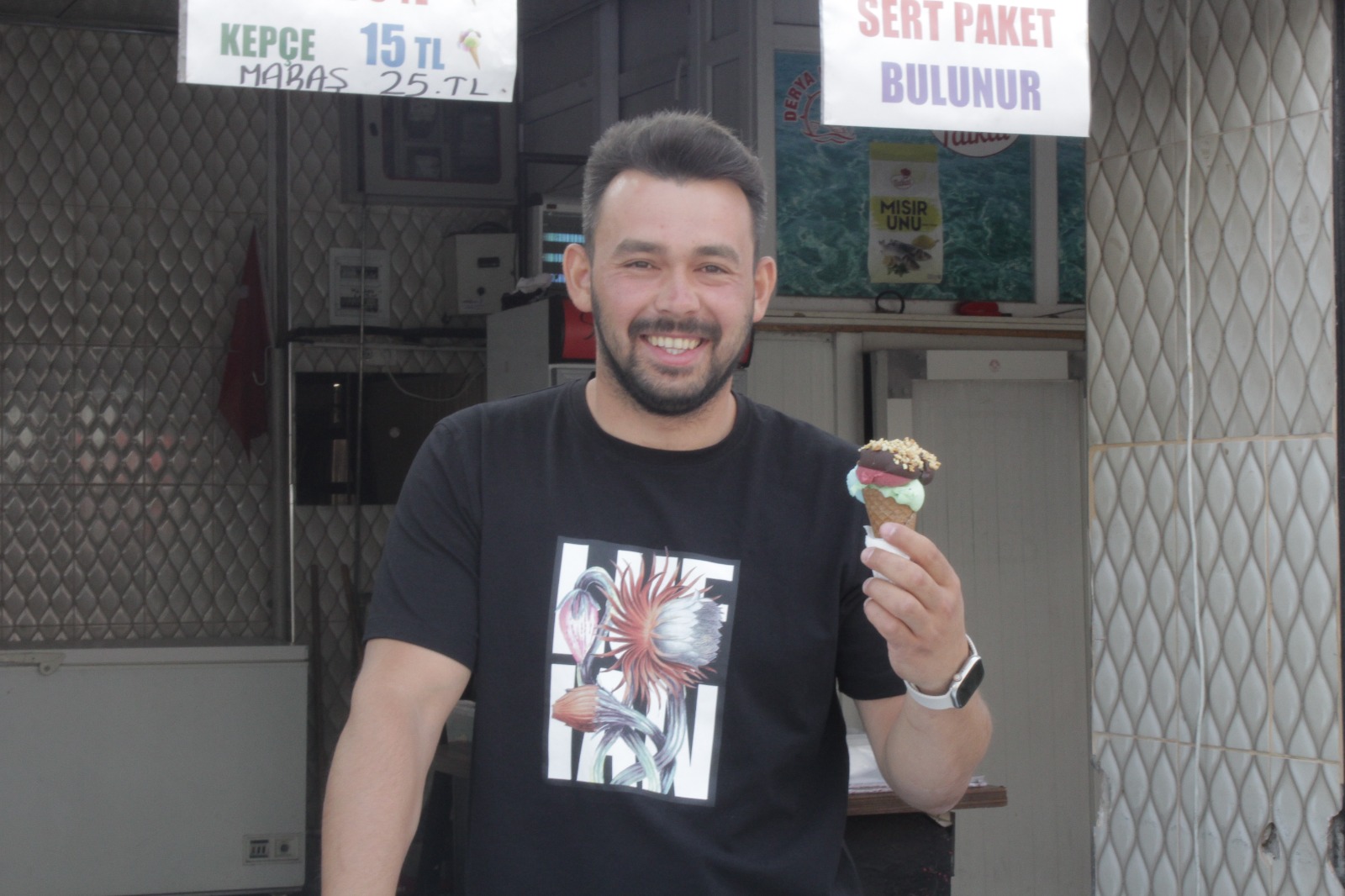 Yazın vazgeçilmezi dondurmanın kepçesi 15, kilosu 300 lira