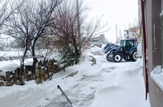 Kayseri'de Kar Bereketi: Yoğun Kar Yağışı Ulaşıma Engel Oluyor
