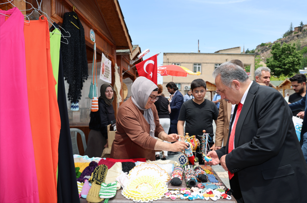 Maharetli Eller Kadın Üretici Pazarı, Ramazan Bayramı'nın Son Gününde Ziyaretçilerini Bekliyor