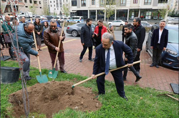 Talas'ta Anlamlı Fidan Dikimi