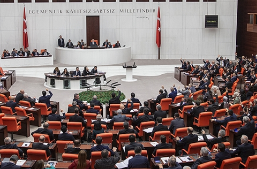 Milletvekili Maaşları Asgari Ücretin 8,9 Katına Çıktı: Emekli ve Asgari Ücretliler Tepkiyle Karşıladı
