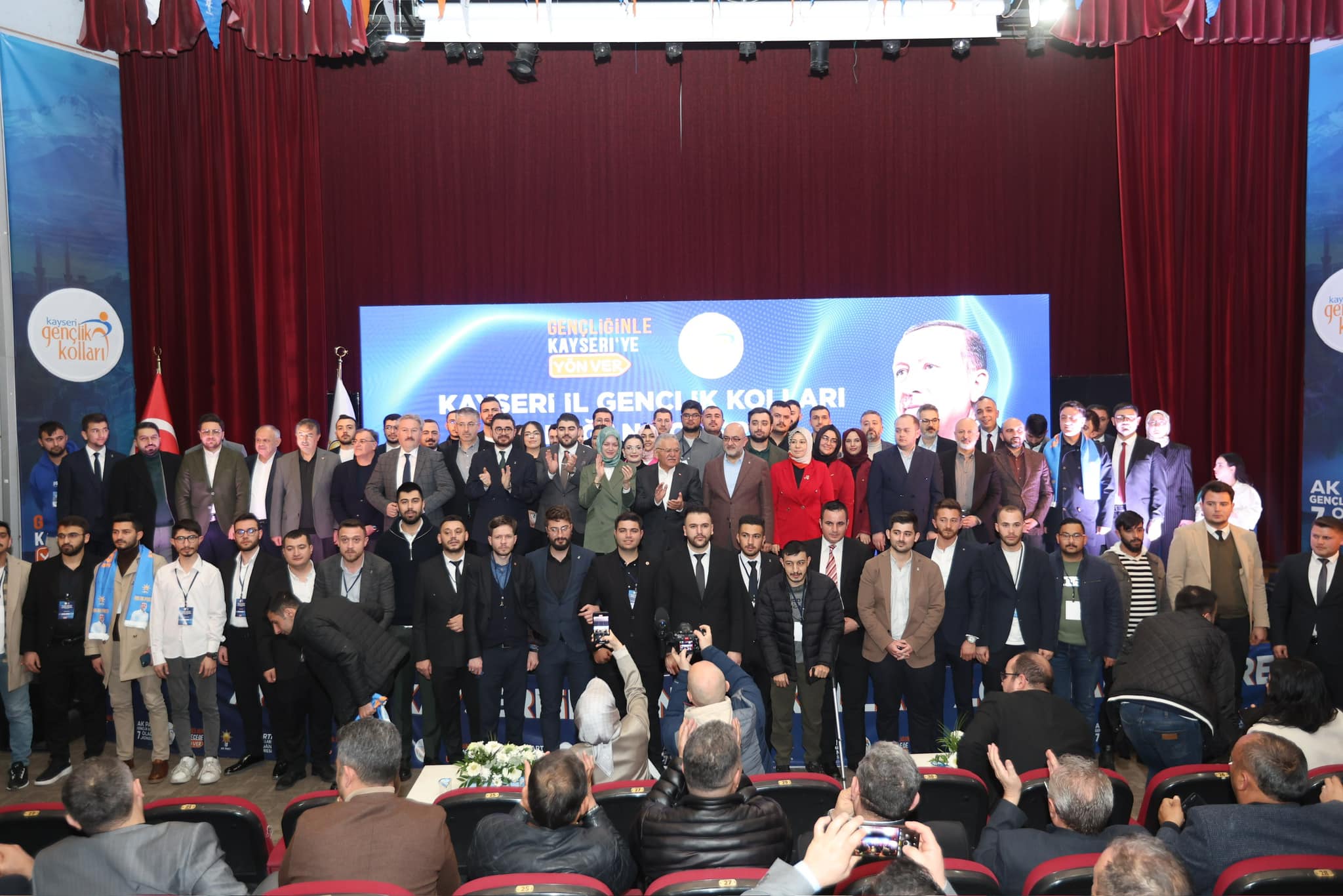 Başkan Büyükkılıç, AK Parti Kayseri İl Gençlik Kolları Kongresi'ne Katıldı