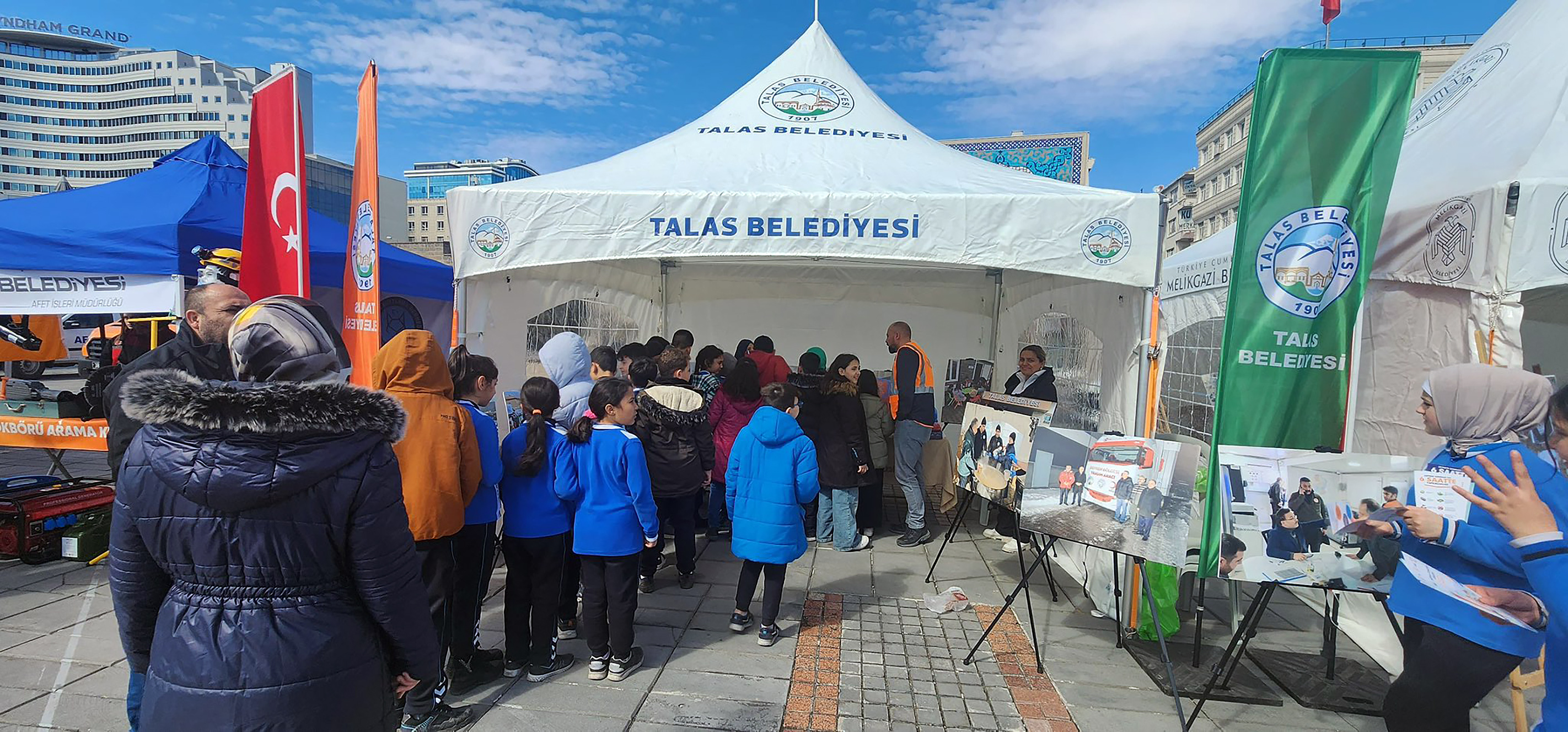 Talas Belediyesi  Cumhuriyet Meydanı’nda stant açtı
