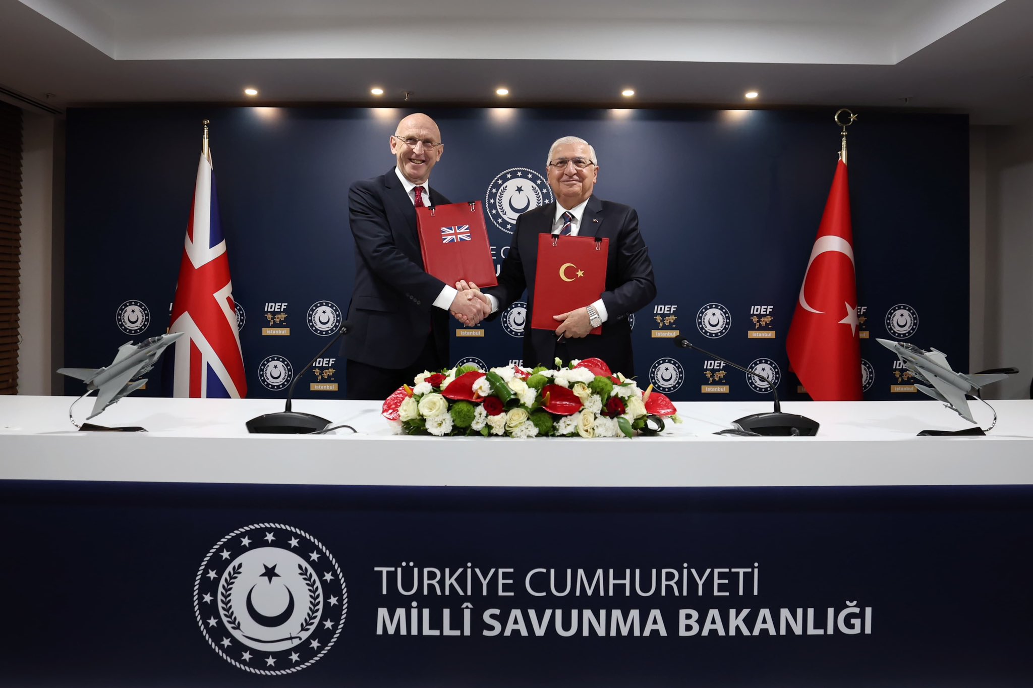 Türkiye ve Birleşik Krallık Savunma Bakanları, Savunma İş Birliğini Güçlendirdi