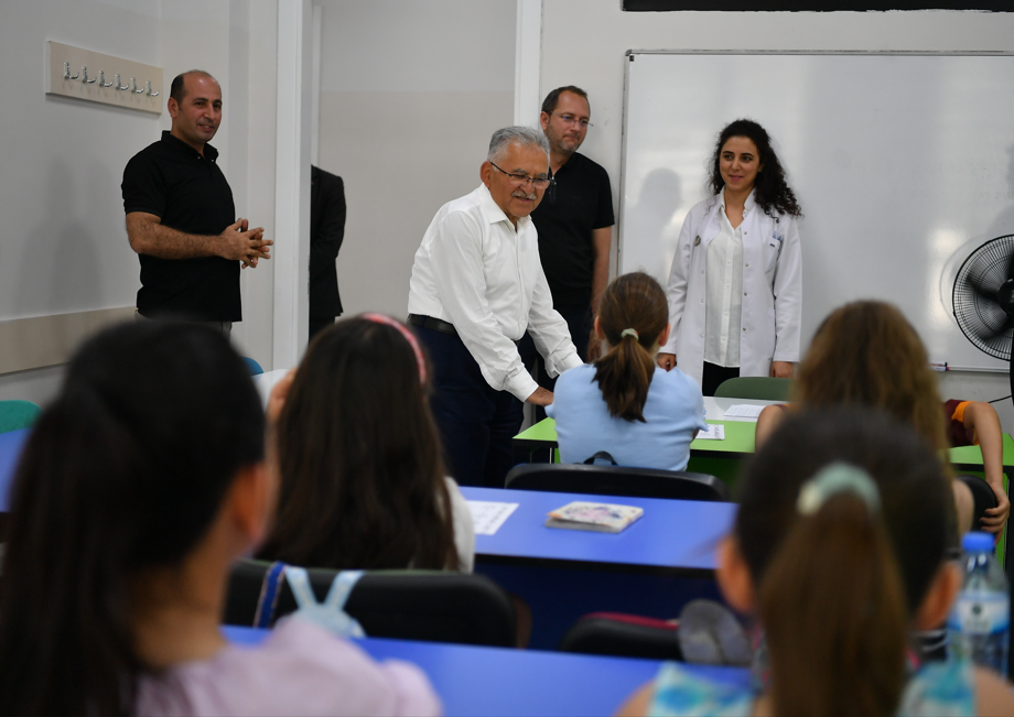Başkan Büyükkılıç'tan Yaz Okulu Ziyareti: "Eğitim, Sosyalleşme ve Değerler Bir Arada"