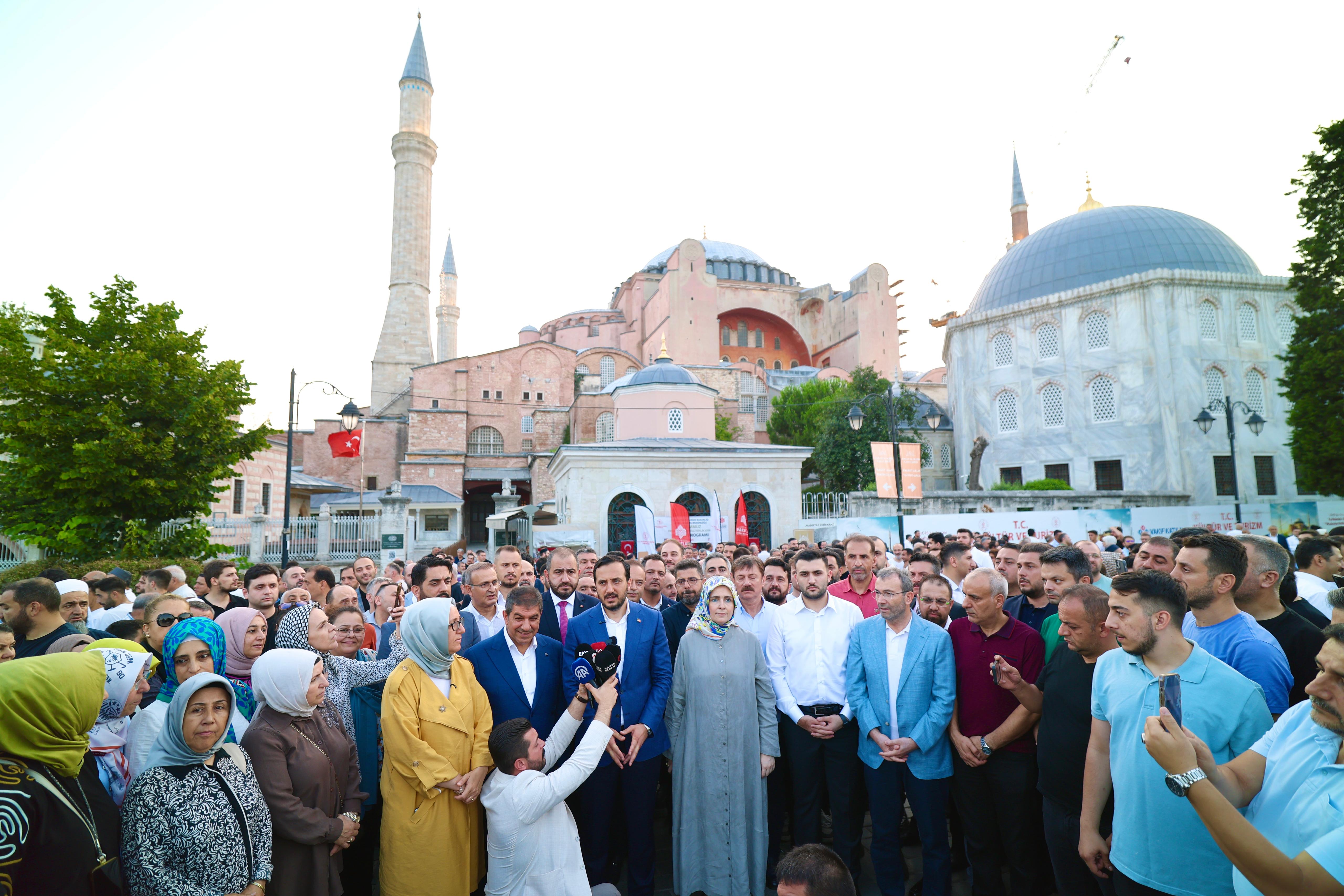 Ayasofya’nın ibadete açılışının 5. yılında sabah namazında dualar Gazze ve tüm mazlumlar için yükseldi