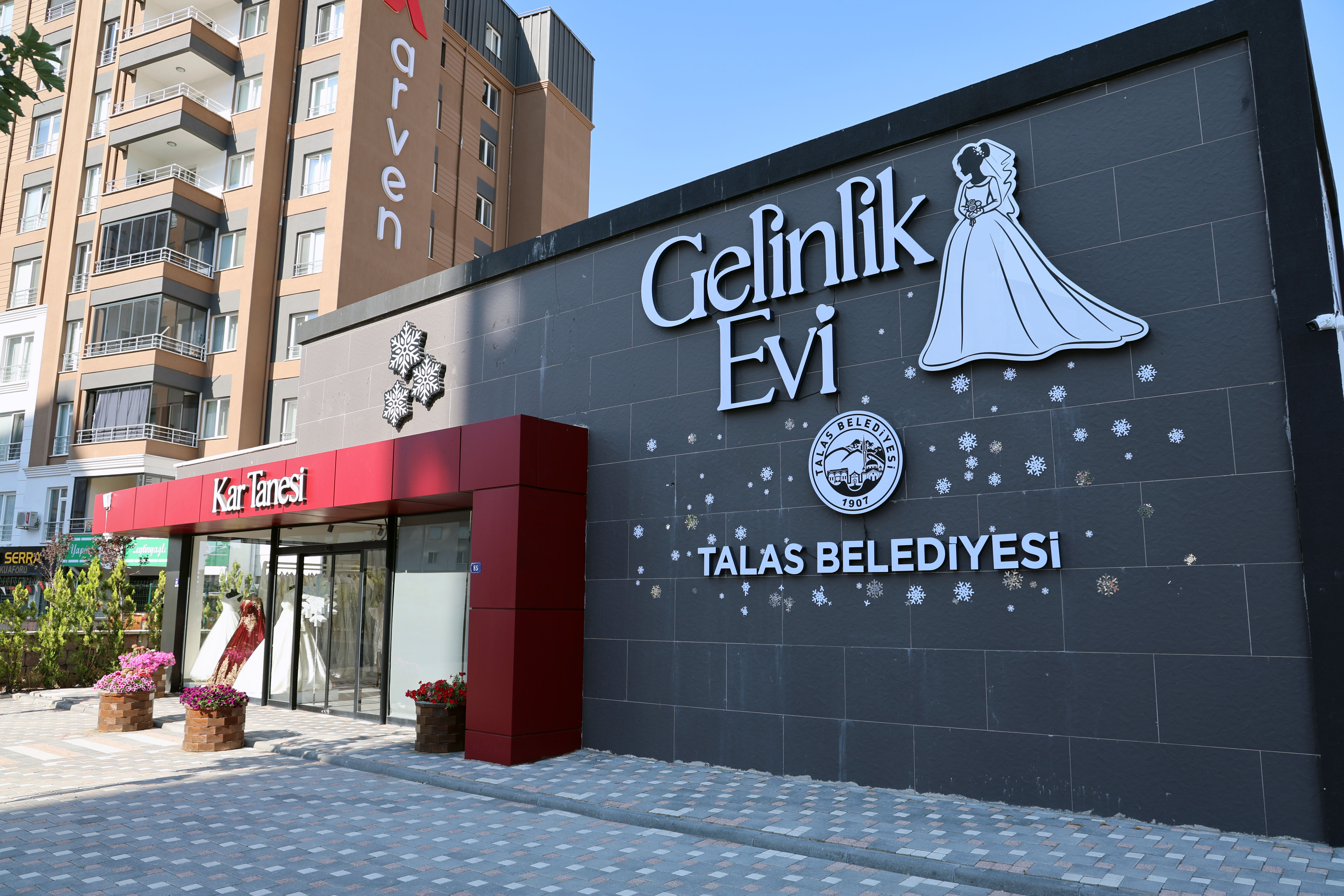 Talas Belediyesi'nden Gelin Adaylarına Özel Destek: Kar Tanesi Gelinlik Evi