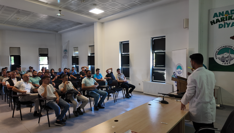 Büyükşehir'den İlçe Belediyelerine Sokak Hayvanlarını Toplama Eğitimi ve Mama Desteği