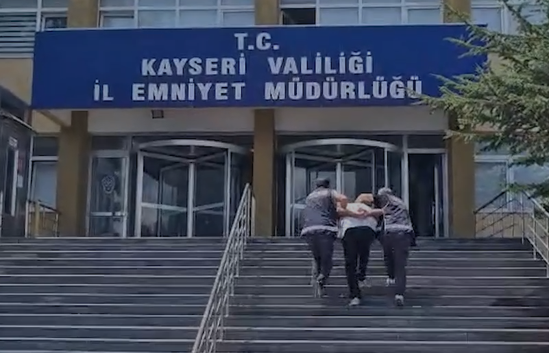 Kayseri'de Narkotik Operasyonu: Kaçak Tütün ve Elektronik Sigara Ele Geçirildi