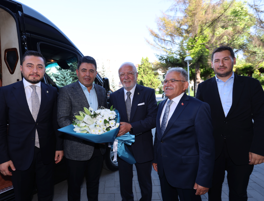 Kayseri'de AK Parti Heyetinden Başkan Büyükkılıç'a Ziyaret